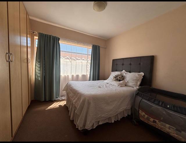 2 BEDROOM APARTMENT TO LET IN PELLISSIER